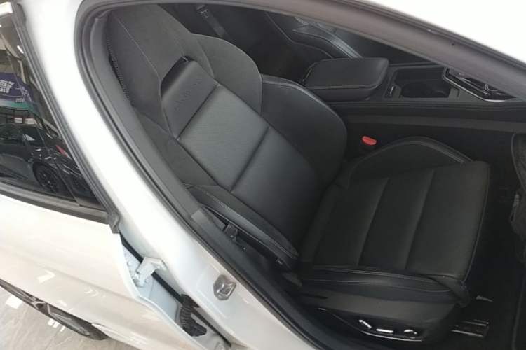 Used Lynk & Co 03 2022 1.5TD DCT JingPro Right Front Seat