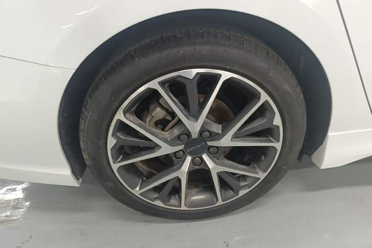 Used Lynk & Co 03 2022 2.0TD DCT JingPro Right Rear Wheel Hub