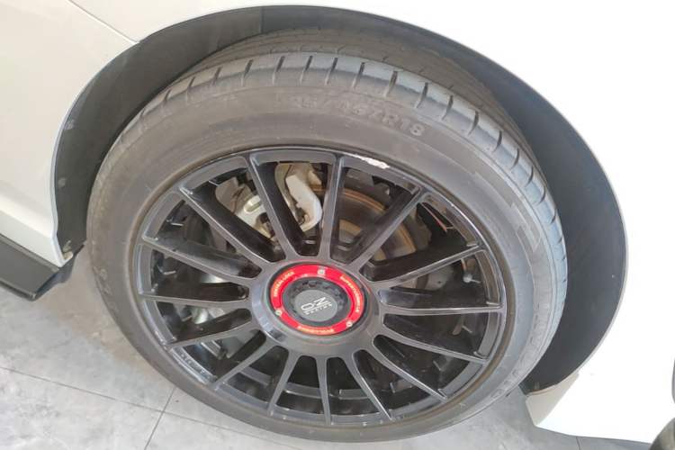 Used Lynk & Co 03 2022 1.5TD DCT JingPlus Right Rear Wheel Hub