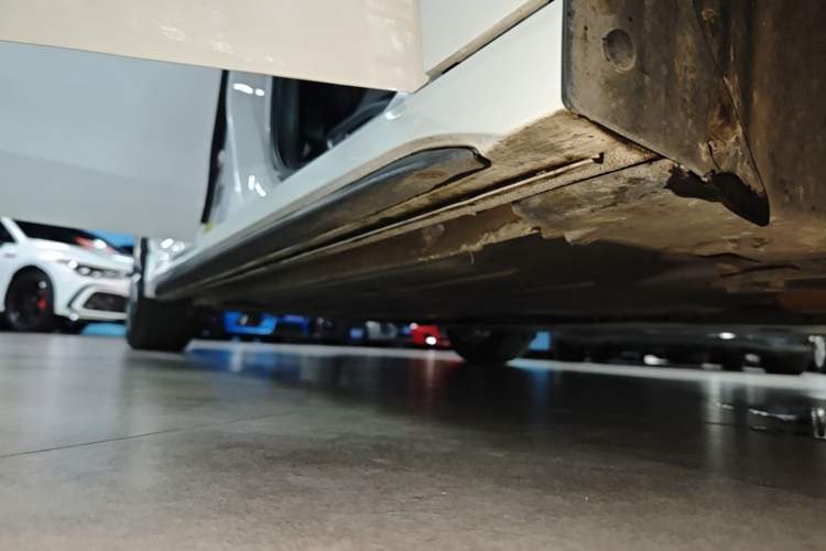 Used Lynk & Co 03 2022 1.5TD DCT JingPro Right Side Sill