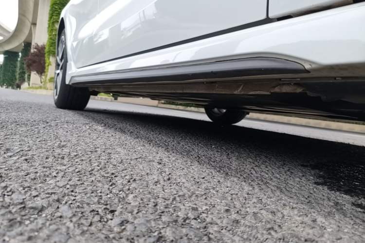 Used Lynk & Co 03 2022 1.5TD DCT JingPro Right Side Sill