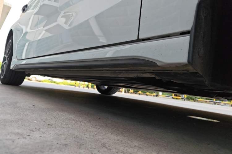 Used Lynk & Co 03 2022 2.0TD DCT JingPro Right Side Sill