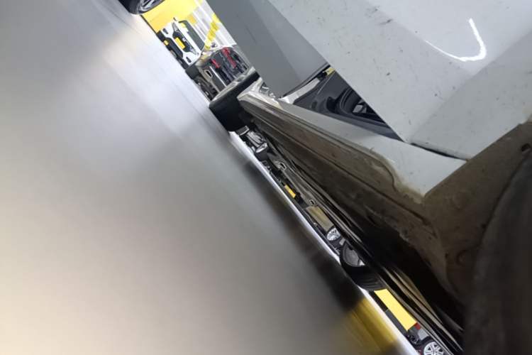 Used Lynk & Co 03 2022 2.0TD DCT JingPro Right Side Sill
