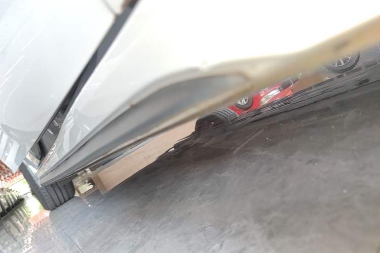 Used Lynk & Co 03 2022 1.5TD DCT JingPlus Right Side Sill