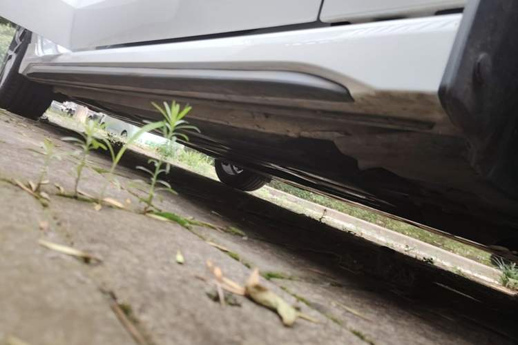 Used Lynk & Co 03 2022 2.0TD DCT JingPro Right Side Sill