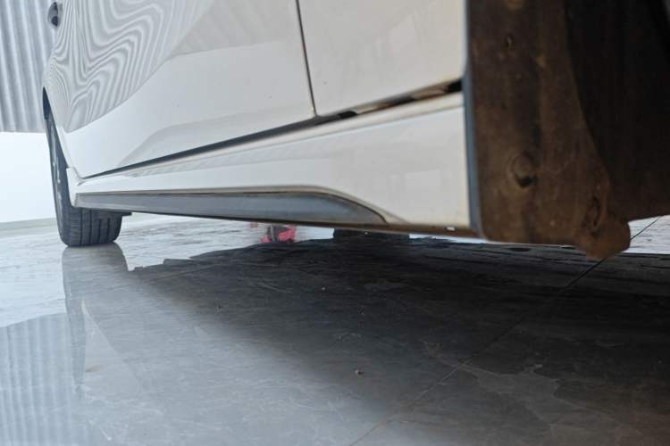 Used Lynk & Co 03 2022 2.0TD DCT GenioPlus Right Side Sill