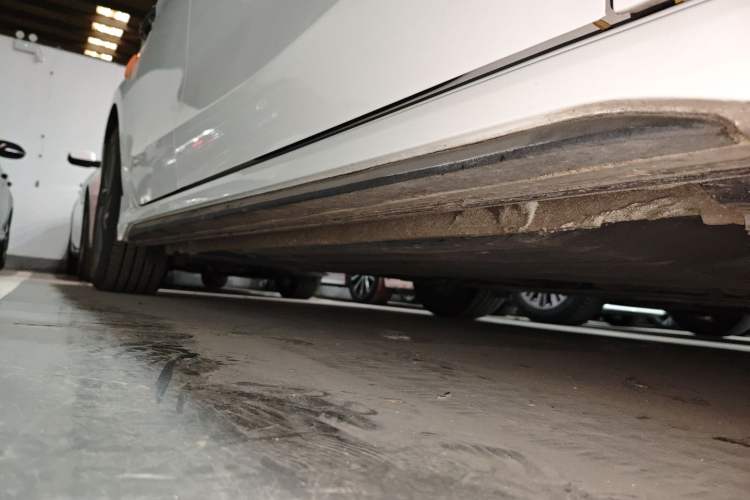 Used Lynk & Co 03 2022 2.0TD DCT GenioPlus Right Side Sill