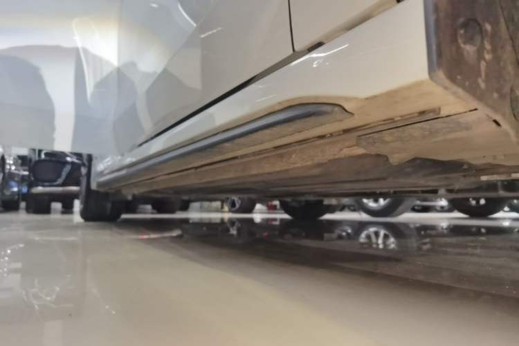 Used Lynk & Co 03 2022 2.0TD DCT JingPro Right Side Sill