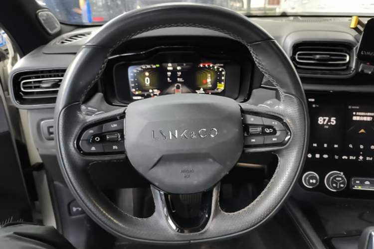 Used Lynk & Co 03 2022 2.0TD DCT JingPro Steering Wheel