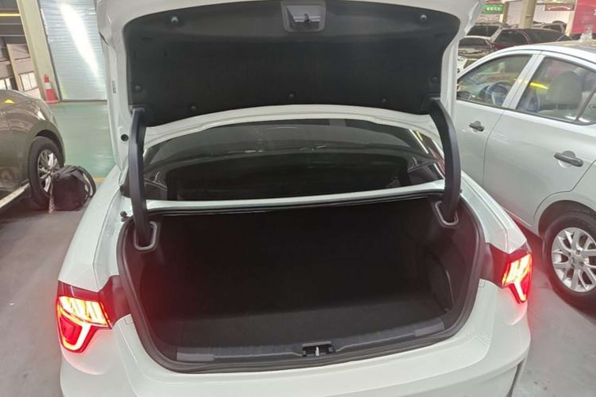 Used Lynk & Co 03 2022 2.0TD DCT JingPro Trunk