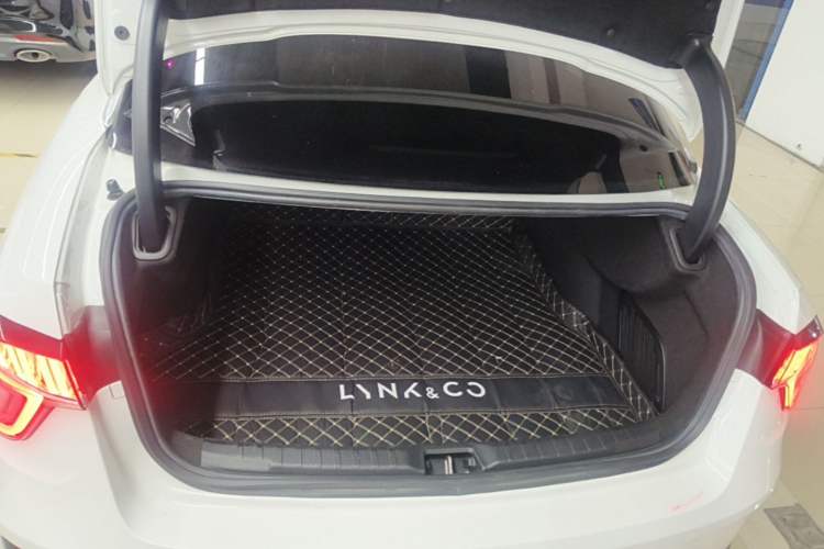 Used Lynk & Co 03 2022 1.5TD DCT JingPro Trunk