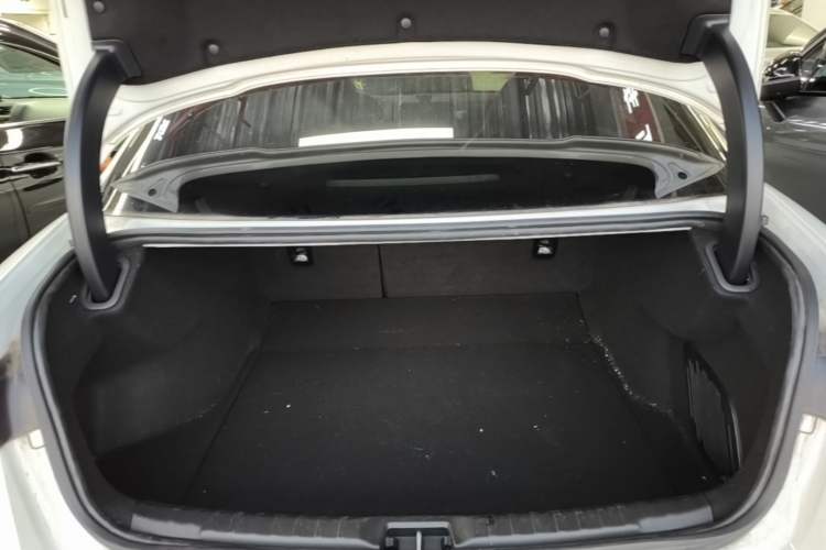 Used Lynk & Co 03 2022 2.0TD DCT JingPro Trunk