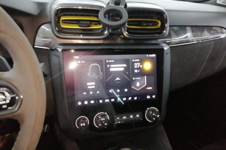 Used Lynk & Co 03 2022 03+ 2.0TD Automatic Wind-Chasing Edition Audio And AC Panel