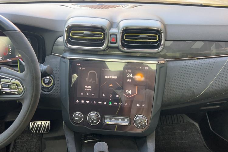 Used Lynk & Co 03 2022 03+ 2.0TD Automatic Wind-Chasing Edition Audio And AC Panel
