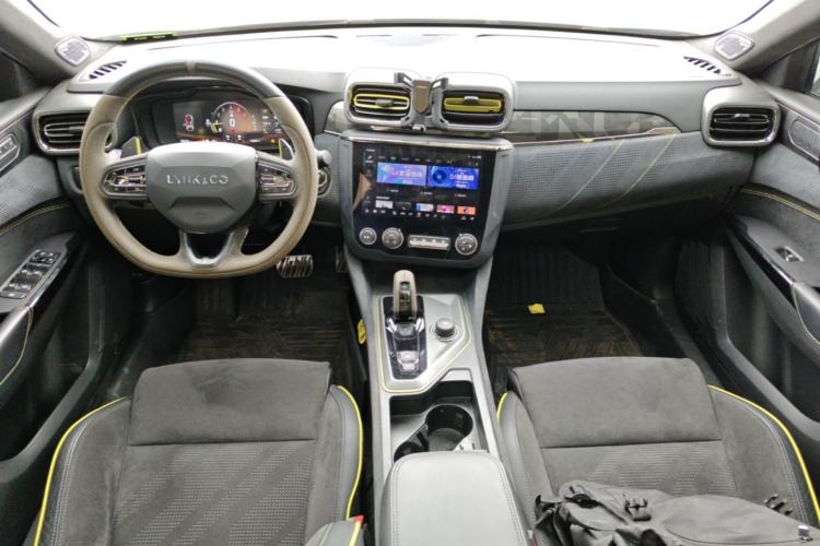 Used Lynk & Co 03 2022 03+ 2.0TD Automatic Wind-Chasing Edition Center Console