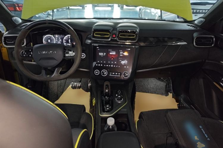 Used Lynk & Co 03 2022 03+ 2.0TD Automatic Wind-Chasing Edition Center Console