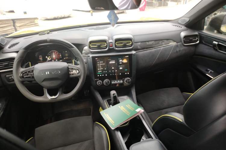 Used Lynk & Co 03 2022 03+ 2.0TD Automatic Wind-Chasing Edition Center Console
