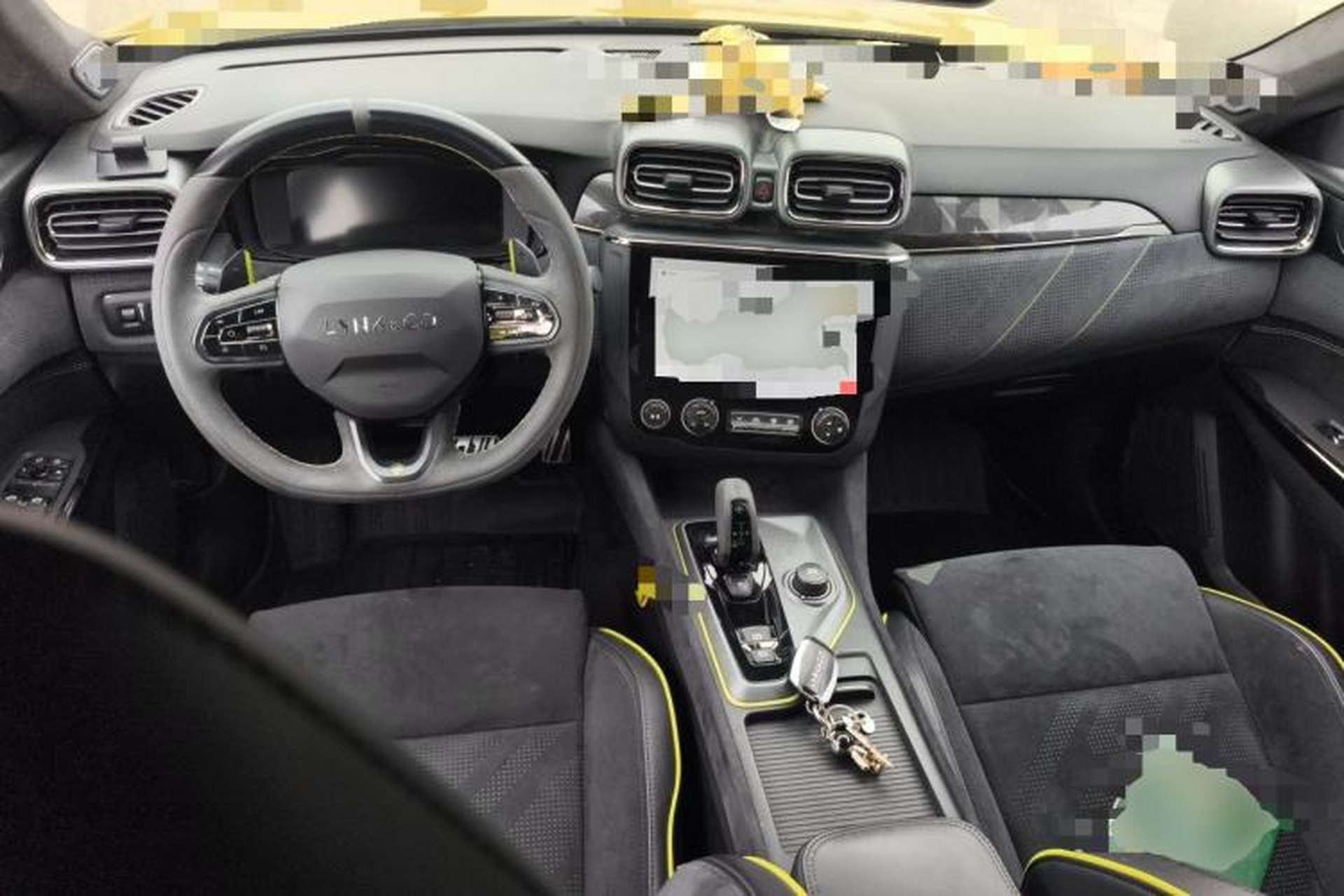 Used Lynk & Co 03 2022 03+ 2.0TD Automatic Wind-Chasing Edition Center Console