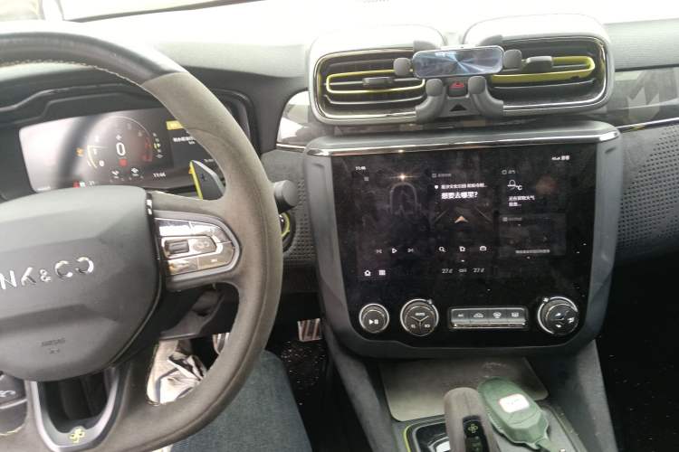 Used Lynk & Co 03 2022 03+ 2.0TD Automatic Wind-Chasing Edition Center Console