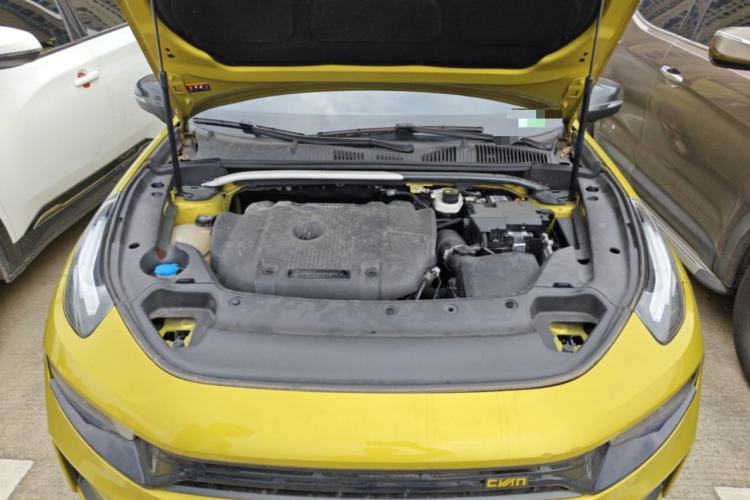 Used Lynk & Co 03 2022 03+ 2.0TD Automatic Wind-Chasing Edition Engine Bay