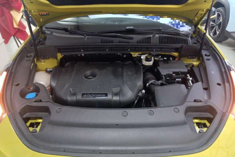 Used Lynk & Co 03 2022 03+ 2.0TD Automatic Wind-Chasing Edition Engine Bay