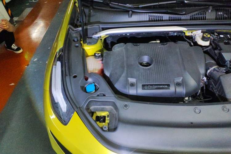 Used Lynk & Co 03 2022 03+ 2.0TD Automatic Wind-Chasing Edition Engine Bay Right