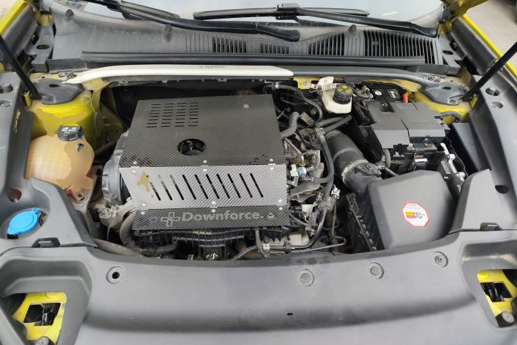 Used Lynk & Co 03 2022 03+ 2.0TD Automatic Performance Package Engine Bay