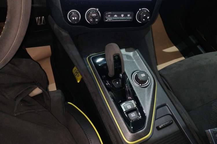 Used Lynk & Co 03 2022 03+ 2.0TD Automatic Wind-Chasing Edition Gear Lever