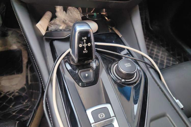 Used Lynk & Co 03 2022 1.5TD DCT JingPro Gear Lever