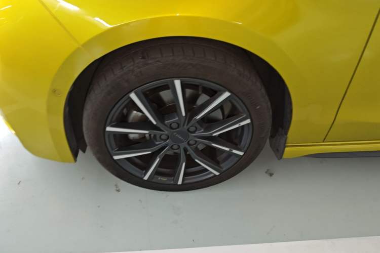 Used Lynk & Co 03 2022 03+ 2.0TD Automatic Wind-Chasing Edition Left Front Wheel Hub