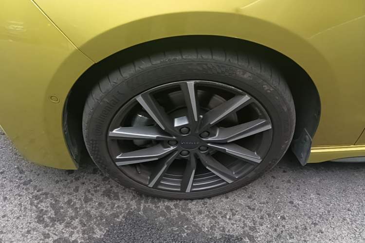 Used Lynk & Co 03 2022 03+ 2.0TD Automatic Wind-Chasing Edition Left Front Wheel Hub