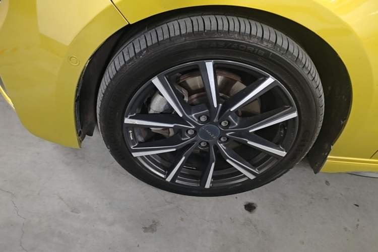 Used Lynk & Co 03 2022 03+ 2.0TD Automatic Wind-Chasing Edition Left Front Wheel Hub