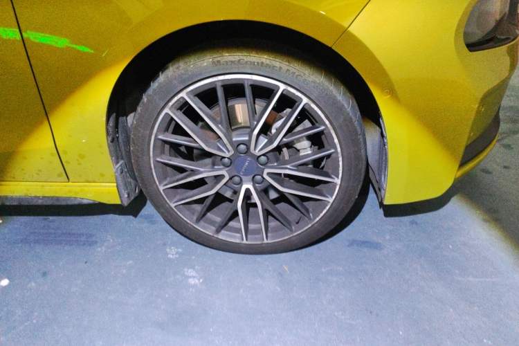Used Lynk & Co 03 2022 03+ 2.0TD Automatic Wind-Chasing Edition Right Front Wheel Hub