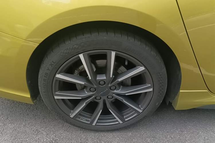 Used Lynk & Co 03 2022 03+ 2.0TD Automatic Wind-Chasing Edition Right Rear Wheel Hub