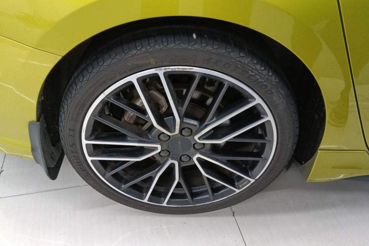Used Lynk & Co 03 2022 03+ 2.0TD Automatic Wind-Chasing Edition Right Rear Wheel Hub