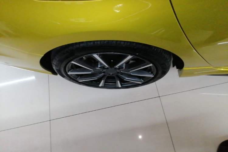 Used Lynk & Co 03 2022 03+ 2.0TD Automatic Wind-Chasing Edition Right Rear Wheel Hub