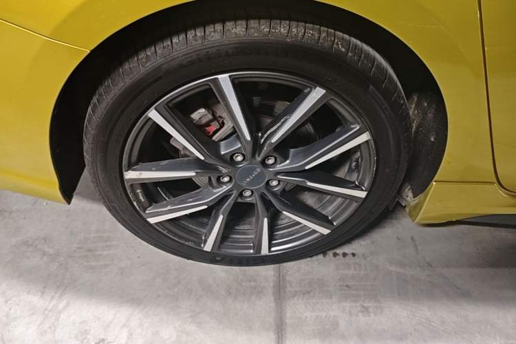 Used Lynk & Co 03 2022 03+ 2.0TD Automatic Wind-Chasing Edition Right Rear Wheel Hub