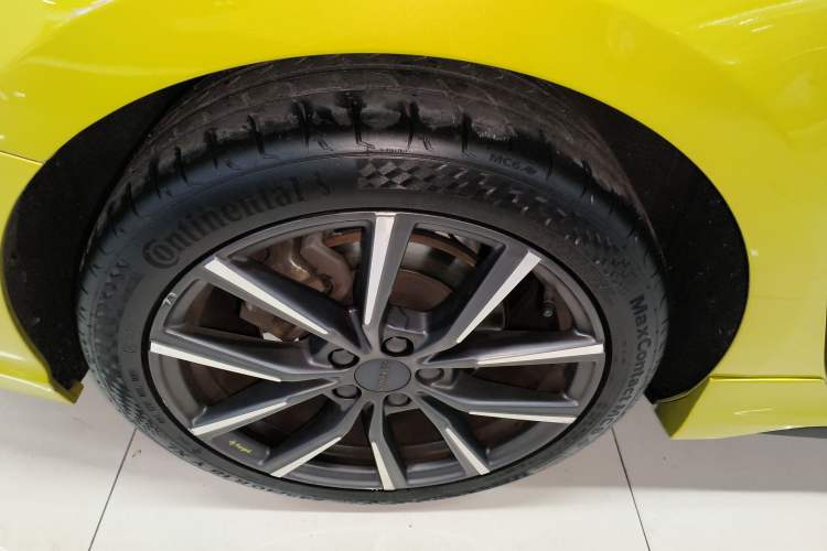 Used Lynk & Co 03 2022 03+ 2.0TD Automatic Wind-Chasing Edition Right Rear Wheel Hub