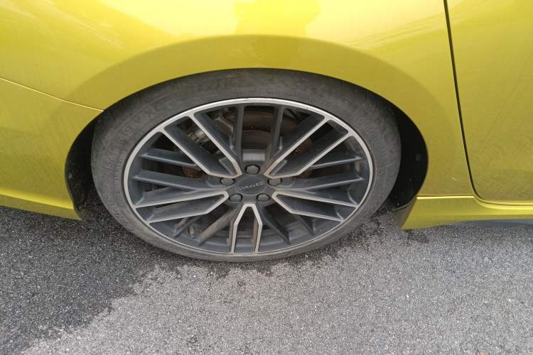Used Lynk & Co 03 2022 03+ 2.0TD Automatic Wind-Chasing Edition Right Rear Wheel Hub