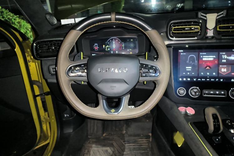Used Lynk & Co 03 2022 03+ 2.0TD Automatic Performance Package Steering Wheel