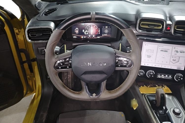Used Lynk & Co 03 2022 03+ 2.0TD Automatic Wind-Chasing Edition Steering Wheel