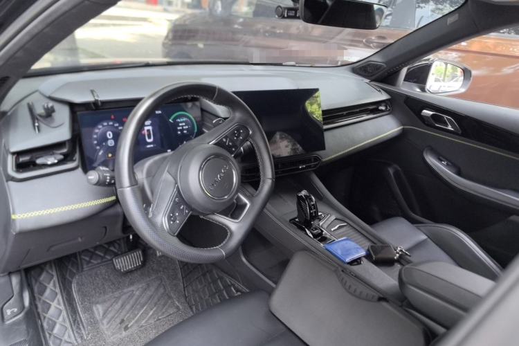 Used Lynk & Co 03 2023 1.5TD DCT JingPlus Center Console