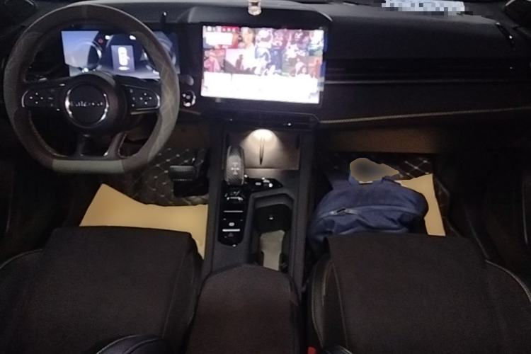 Used Lynk & Co 03 2023 1.5TD DCT JingPro Center Console