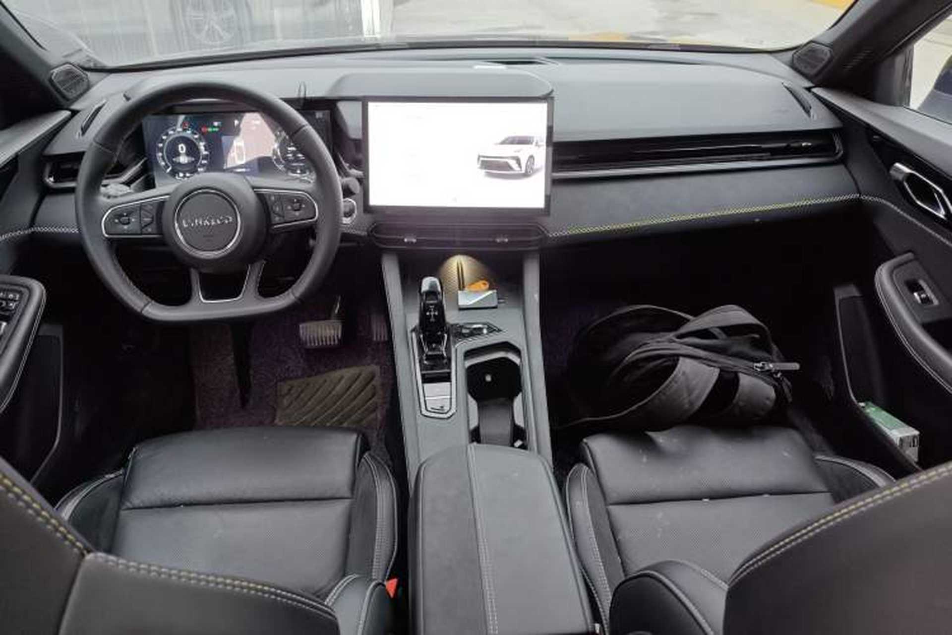 Used Lynk & Co 03 2023 2.0TD DCT JingPro Center Console