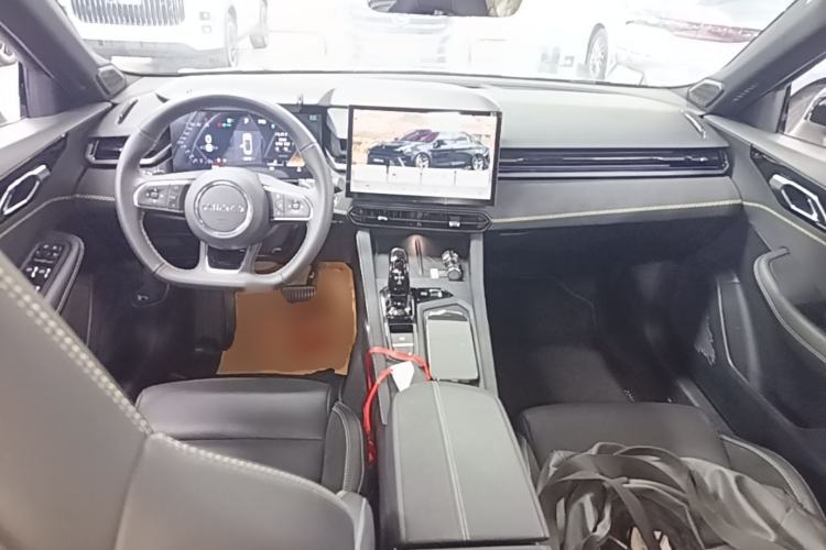 Used Lynk & Co 03 2023 2.0TD DCT JingPro Center Console