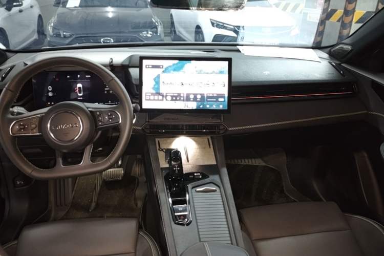 Used Lynk & Co 03 2023 1.5T EM-F PM Center Console