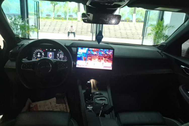 Used Lynk & Co 03 2023 2.0TD DCT JingPro Center Console