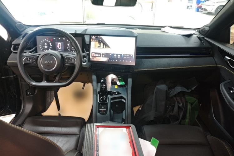 Used Lynk & Co 03 2023 2.0TD DCT JingPro Center Console