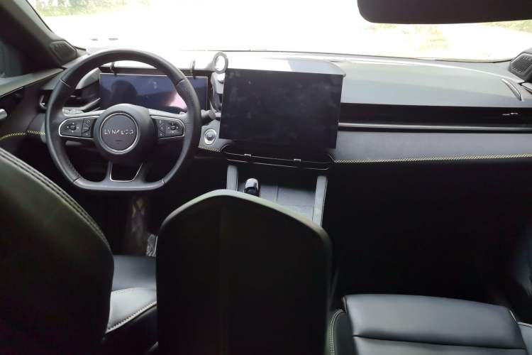 Used Lynk & Co 03 2023 1.5TD DCT JingPlus Center Console