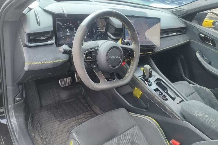 Used Lynk & Co 03 2023 03+ 2.0TD Automatic Yufeng Edition Center Console